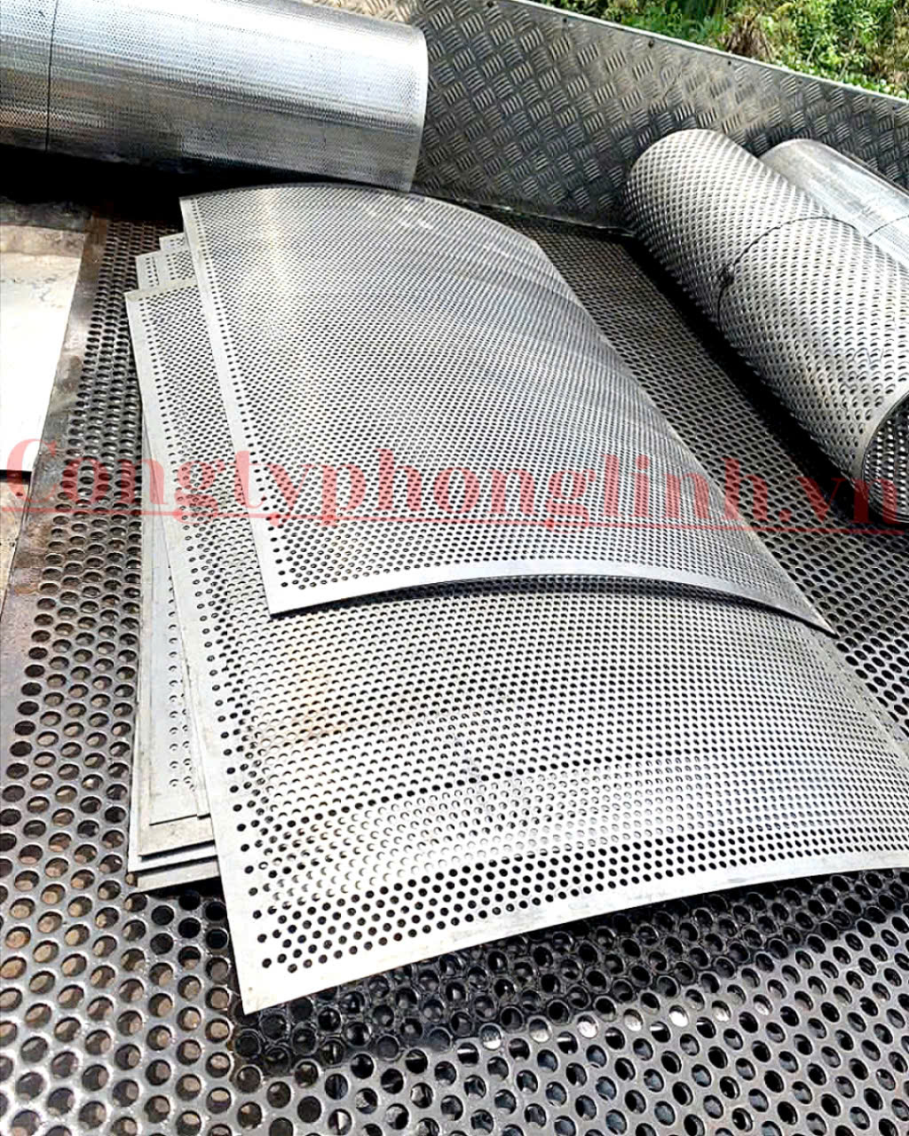 lưới inox đột lỗ