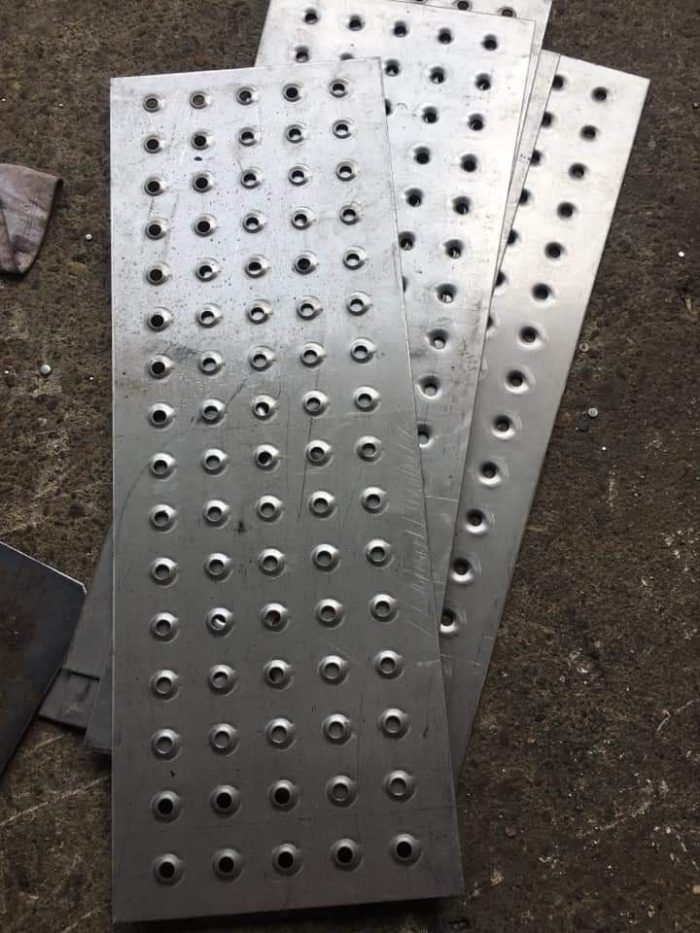 Mẫu lưới inox dập lỗ lỗ tròn