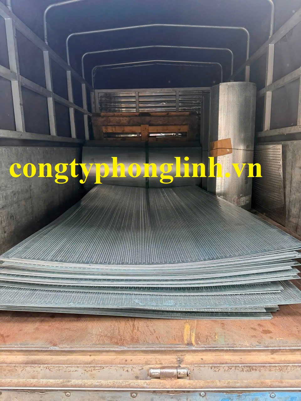 tôn đột lỗ tôn đột lỗ giao hàng trong ngày