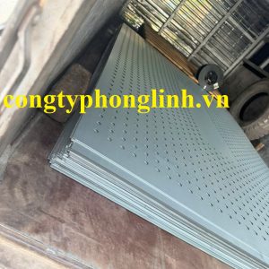 khoảng cách lỗ tôn đột lỗ