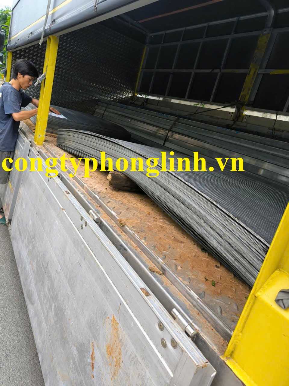 tôn đột lỗ sản xuất tôn đột lỗ